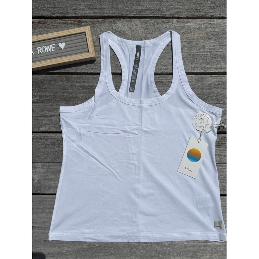VUORI Lux Racerback Tank White Size Medium NWT Workout Athletic Top 🤍✨